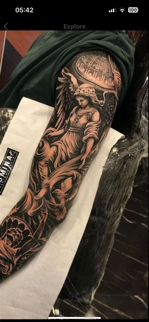 komplett arm tattoo mann|More.